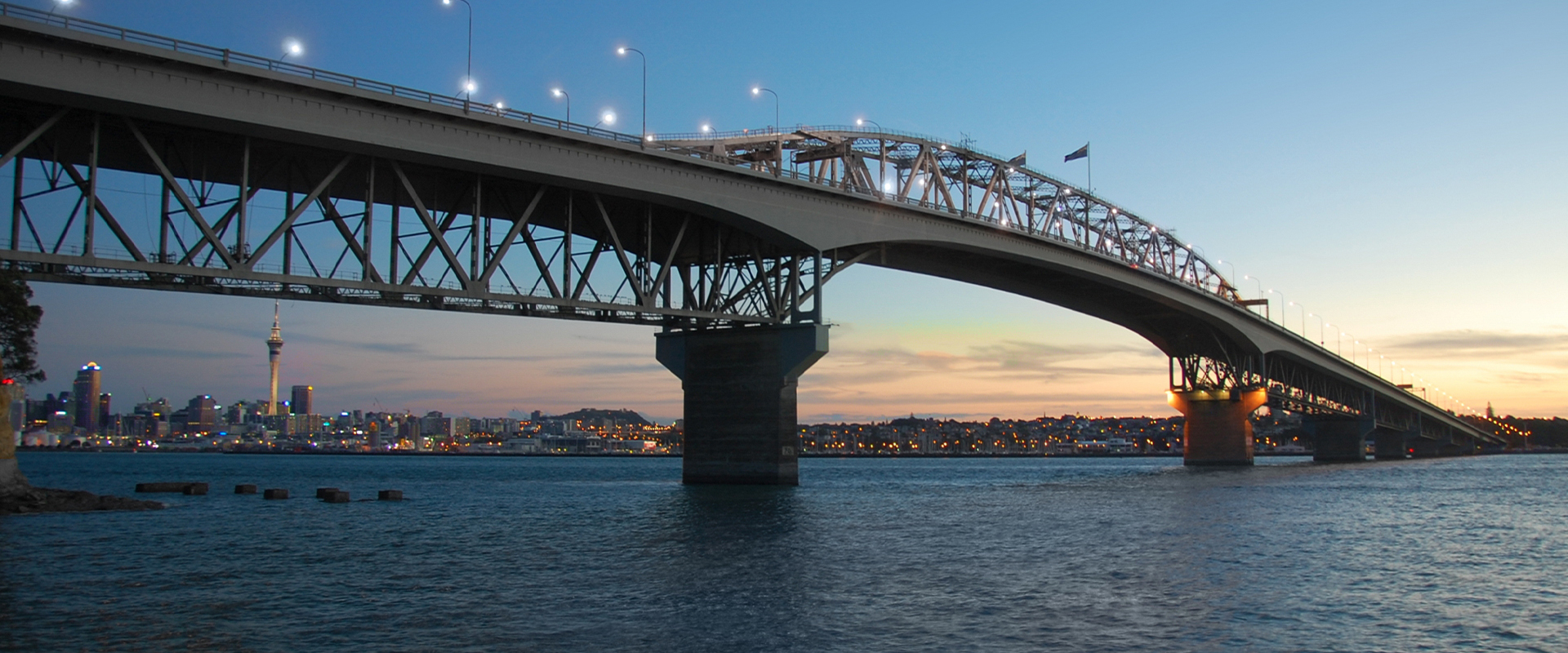 ITALO-street-lighting-Auckland-Harbour-Bridge-AEC-Illuminazione