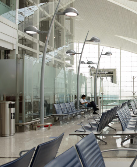 LED-belysning-for-Terminal-3-i-Dubai-internasjonale-flyplass-AEC-Illuminazione